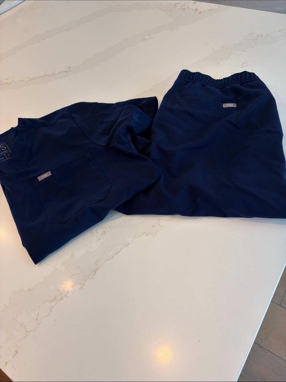 Figs Men's Large Technical Collection Scrub Set in Navy - Picture 15 of 16
